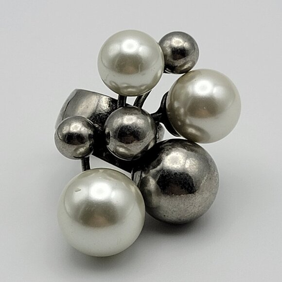 Lia Sophia Silver And White Simulated Pearl Cocktail Statement Ring Size 7 - Picture 2 of 11